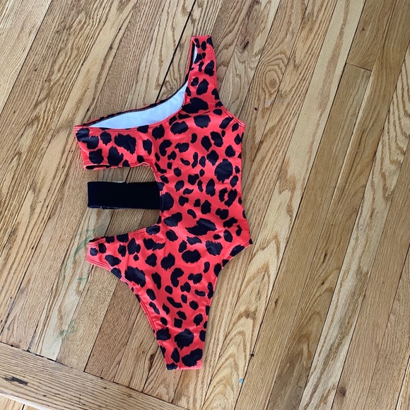 Size S ❗️Animal print One piece swimsuit - Picture 5 of 7